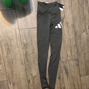 adidas AeroReady Tight Fit Leggings - Army Green - XS - NWT